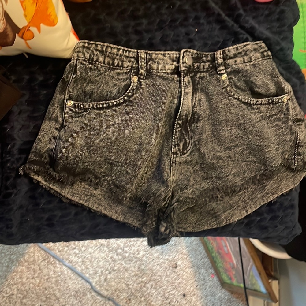Short jean shorts